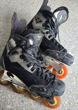 Men's CCM roller hockey skates