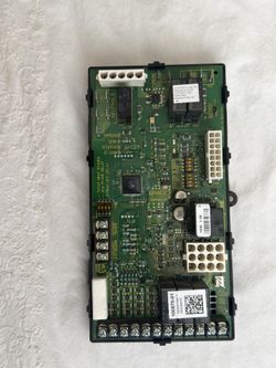 Original Lennox SureLight furnace control board (Honeywell).