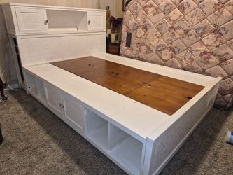 Queen Platform Bed Frame with Lots Of Storage!