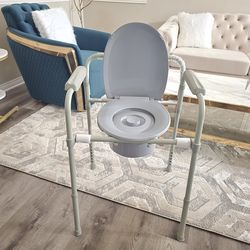 New Commode Toilet Seat – Never Used