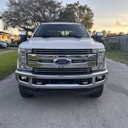 ford F-350 LARIAT