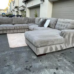 Beautiful Gray Sectional Couch In Perfect Condition - Free Delivery 🚚 