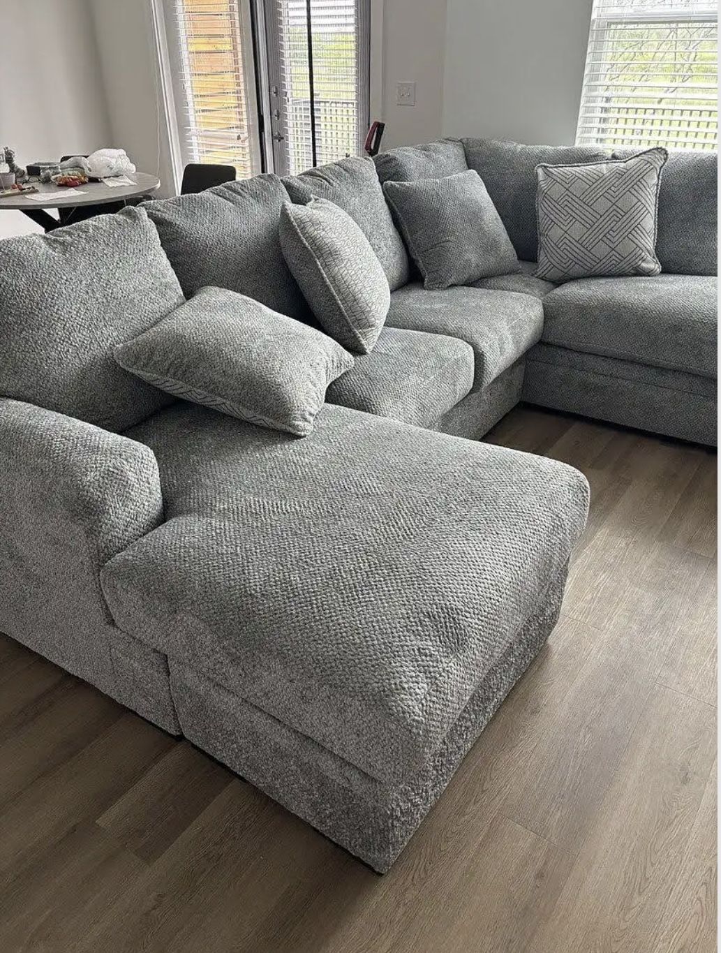 Ashley Furniture Bresslyn Place 2-Piece Sectional with Chaise