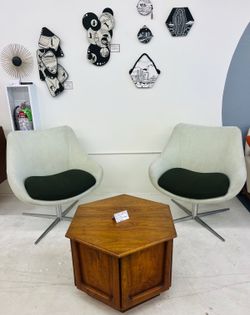 Cream/Dark Green Kimball Bloom Swivel Lounge Chairs