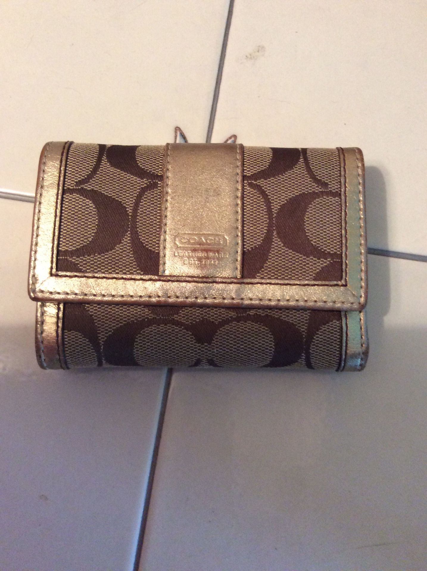 Small Coach wallet beige with gold