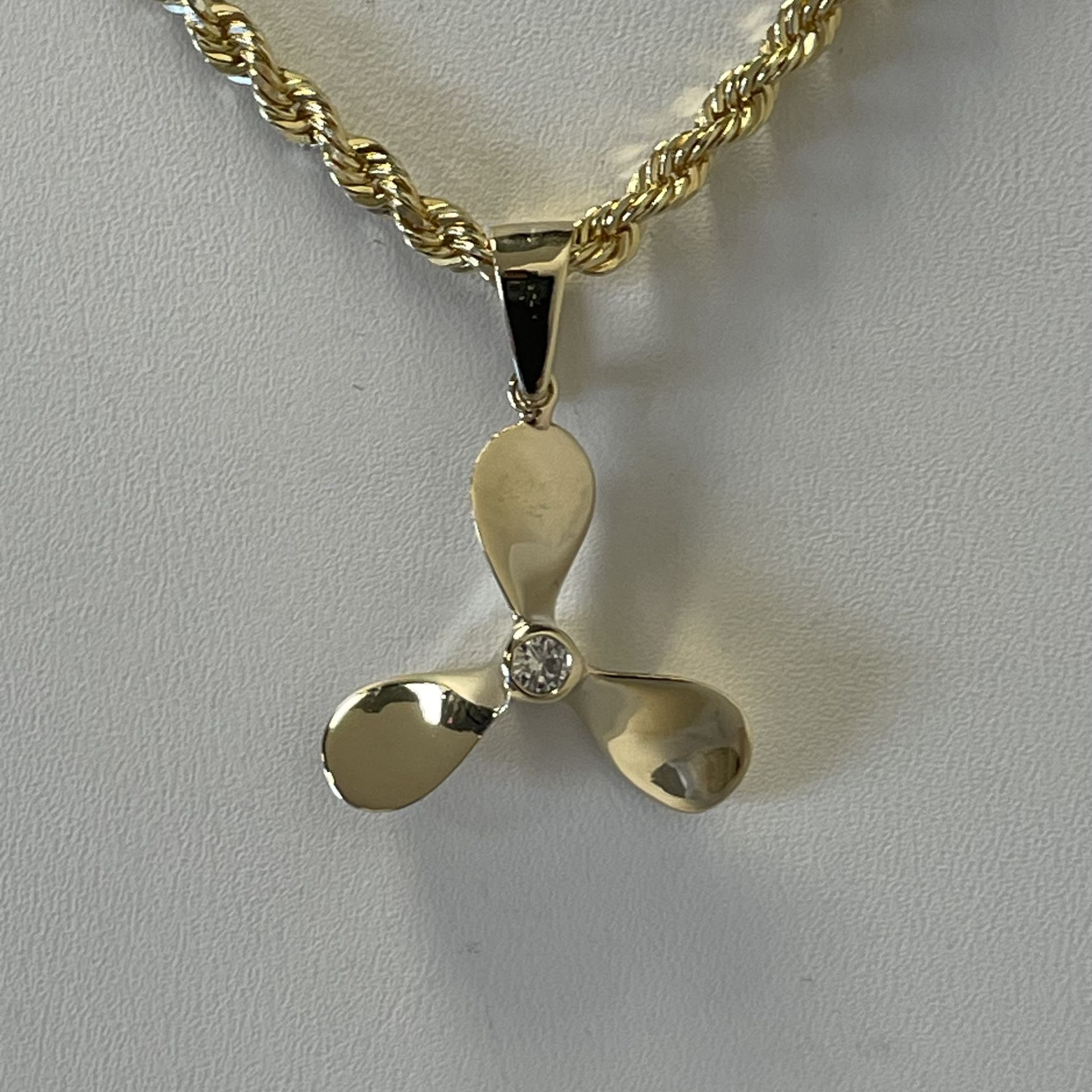 14k Gold Propeller Pendant