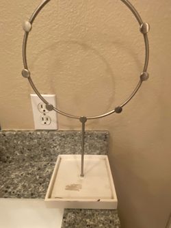 Necklace holder