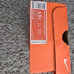 BRAND NEW size 4.5y NIKE DUAL FUSION 2 GS