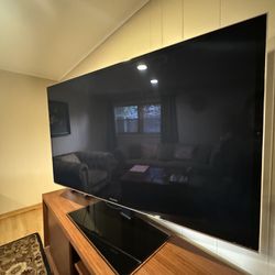 Tv With  Universal Swivel TV Stand