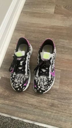 Nike Walking Sneaker