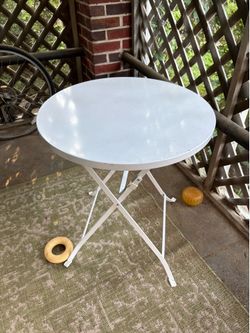 Foldable table