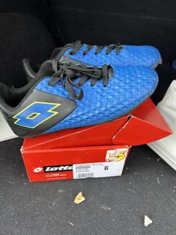 Boys Soccer Shoes Size 6