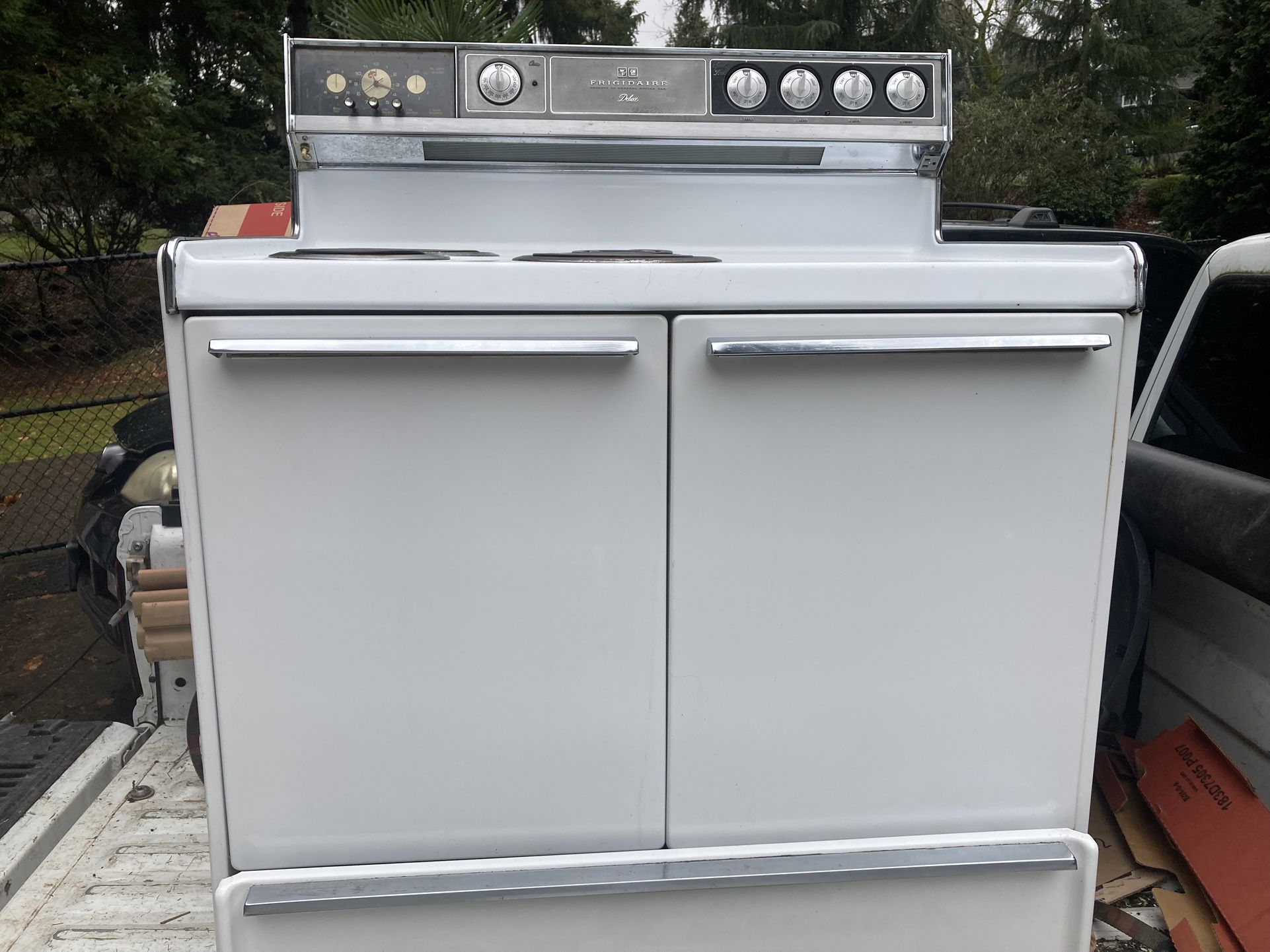 Frigidaire galaxy deluxe range