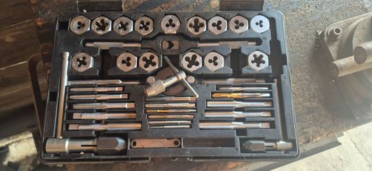 Tap and die tool set