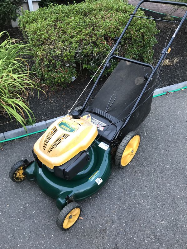 Yard man 139cc 21” push mower with bagger for Sale in Newington, CT