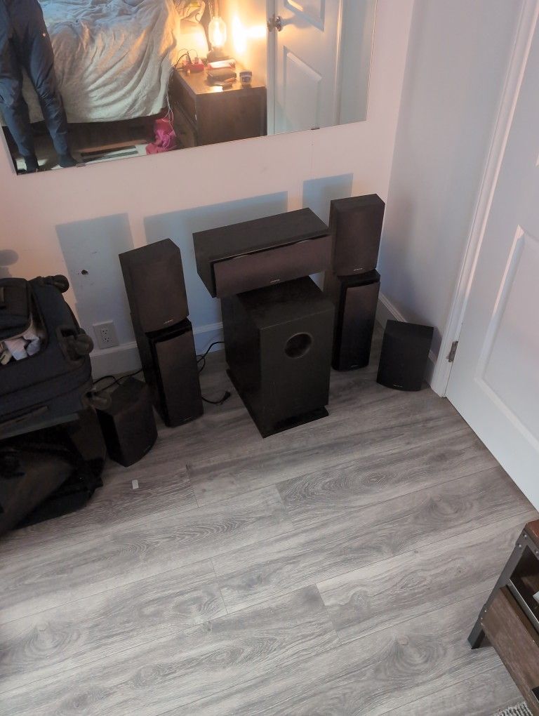 8 Piece Onkyo Audio System 7.1 