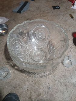 vintage punch bowl with 8 cup
