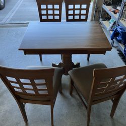 RV Table and Chairs