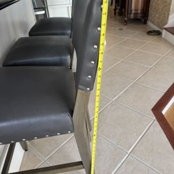 Bar stools In Good Condition 