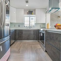 Kitchen cabinets Vanities Pantries