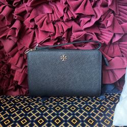 New Tory Burch Emerson Wristlet Pouch Wallet Saffiano Leather Black NWT. 