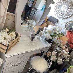 Beautiful 3 Piece Make Up Set Wood 