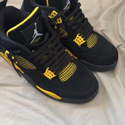 Jordan 4 Yellow Thunder retro 2023