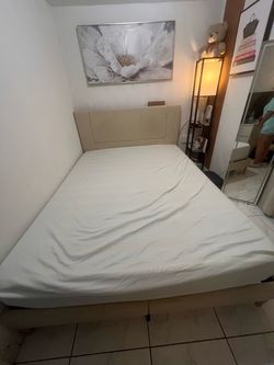 Queen bed $100