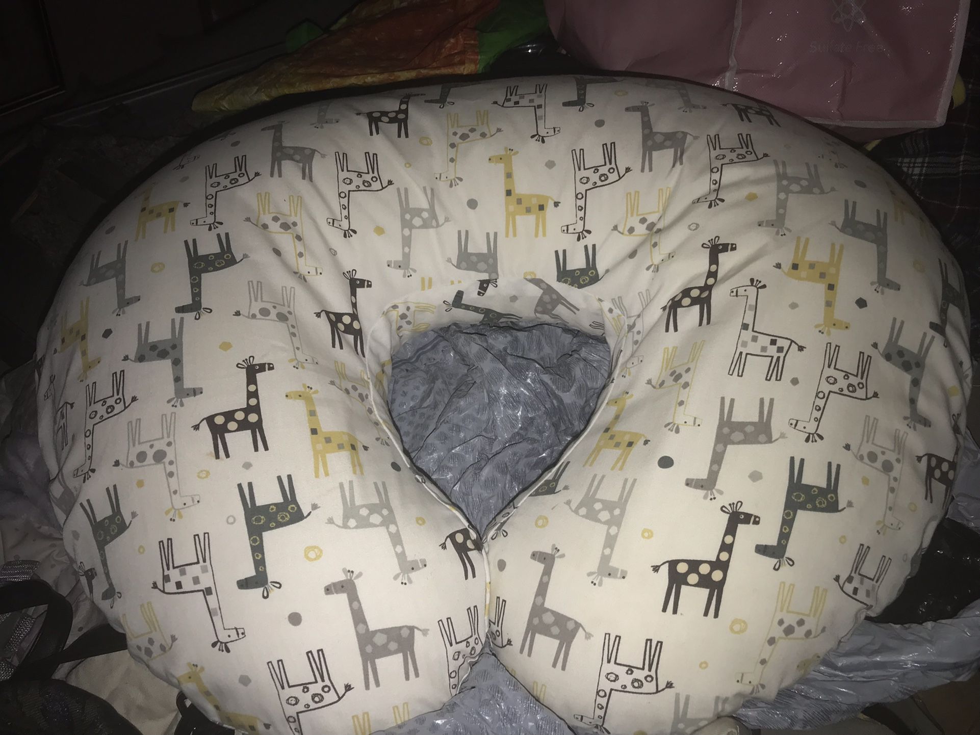 Lnew Baby feeding pillow very nice only $20