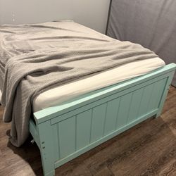 Bed/ Mattress/ Cabinets 