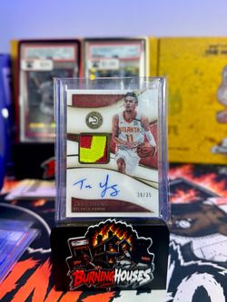 2019-20 Immaculate Basketball Patch Auto Trae Young /35 PA-TYG EW1