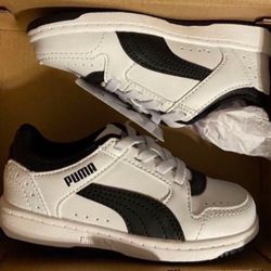 New Pumas toddler size 7 they come with   box