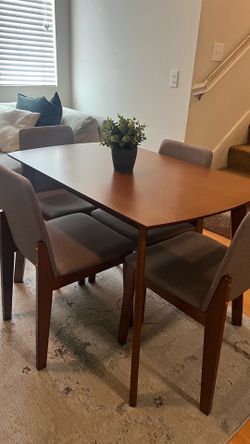 New Beautiful Dining Table Set