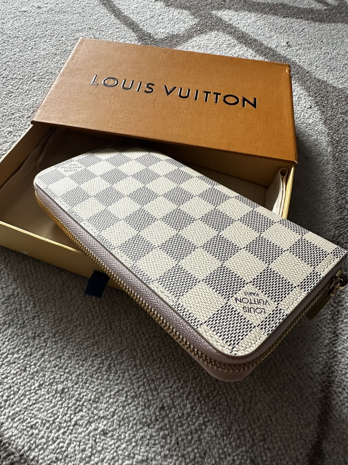 LV zippy Wallet