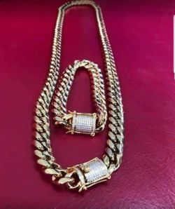 12MM Cuban set Gold Plated 14K does not loses color