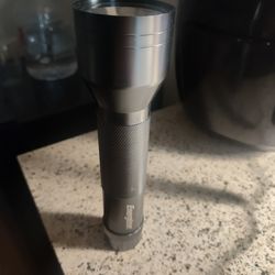 Energizer metal LED lumen flashlight