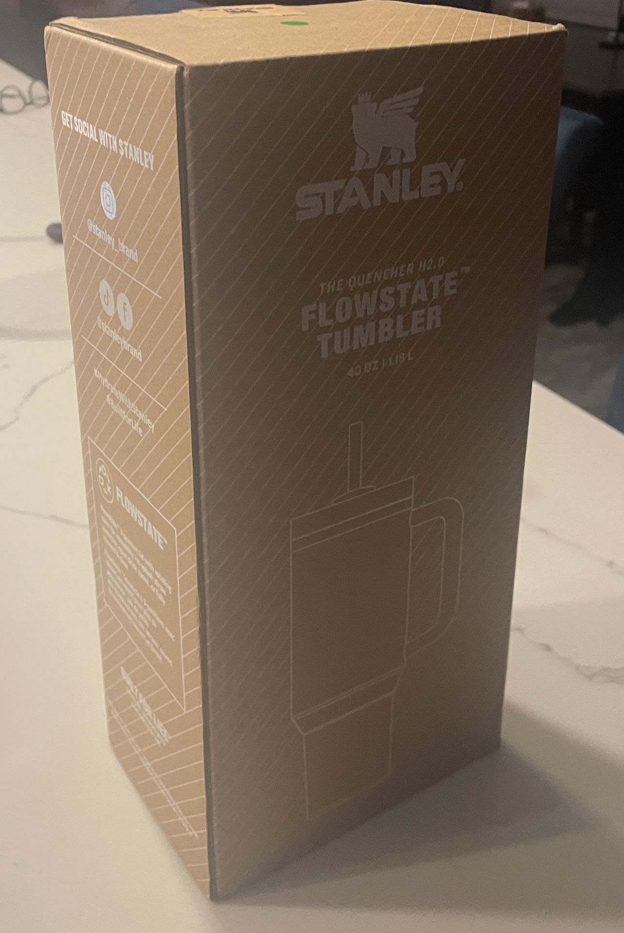 New Green Stanley 40 oz Flowstate Tumbler