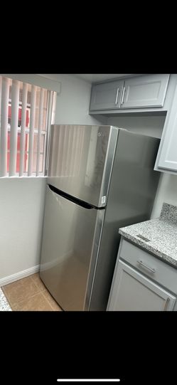 LG - 20.2 Cu. Ft. Top-Freezer Refrigerator - Stainless Steel