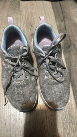 SKETCHERS SIZE 7.5