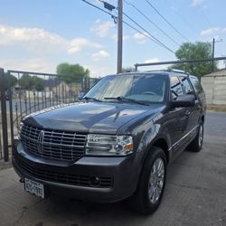 2012 Lincoln Navigator 4D 3 rows no damage runs perfect *san juan* 172xxx mi

Ac works perfect 
3 rows
No tears in leather 
Navigation 
Side steps 