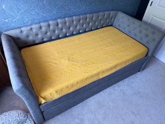 Twin day bed with trundle