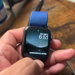 Apple  El Watch Nike SE GPS (5st generation) 40mm Space Gray Aluminum Case with Anthracite/Black Nike Sport Band