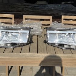 2014-2015-2016 Toyota Highlander Headlights (New)