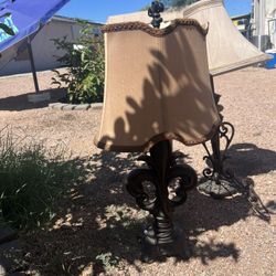 Lámpara / Table Lamp