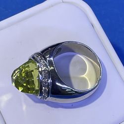 PERIDOT GREEN DOME WITH DIAMONDS 18k White Gold  Size 8, 925 Italy Ring, BOLD GORGEOUS , very comfortable cocktail ring to make a statement!!! Large s