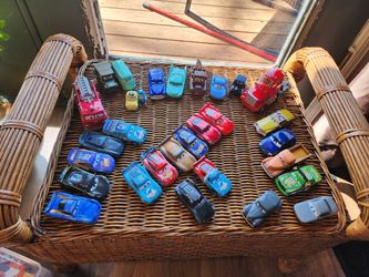 Lightening MCQUEEN(s) and Supporting Cast 