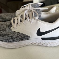 Nike Flyknit Odyssey React Size 8.5