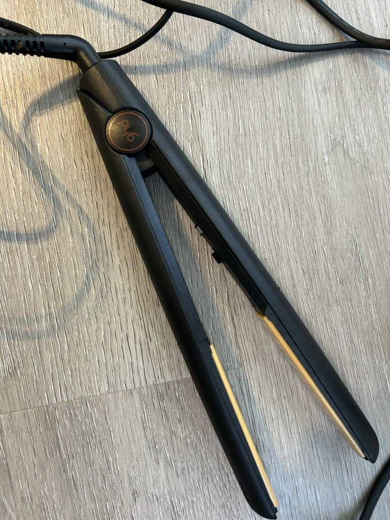 Flat iron. GHD Brand. Model 428.