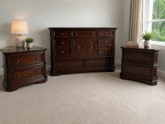 Haverty’s Mahogany Dresser and Nightstands