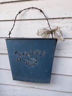 Wonderful Farmhouse Metal Flower Bucket